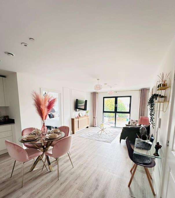 Central Derby Urban 2 Bedroom Flat - An Oasis Of Elegance! Free Parking And Wifi Suitable For Families And Professionals ภายนอก รูปภาพ