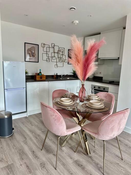 Central Derby Urban 2 Bedroom Flat - An Oasis Of Elegance! Free Parking And Wifi Suitable For Families And Professionals ภายนอก รูปภาพ