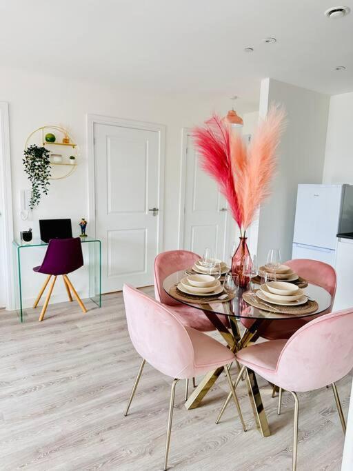 Central Derby Urban 2 Bedroom Flat - An Oasis Of Elegance! Free Parking And Wifi Suitable For Families And Professionals ภายนอก รูปภาพ
